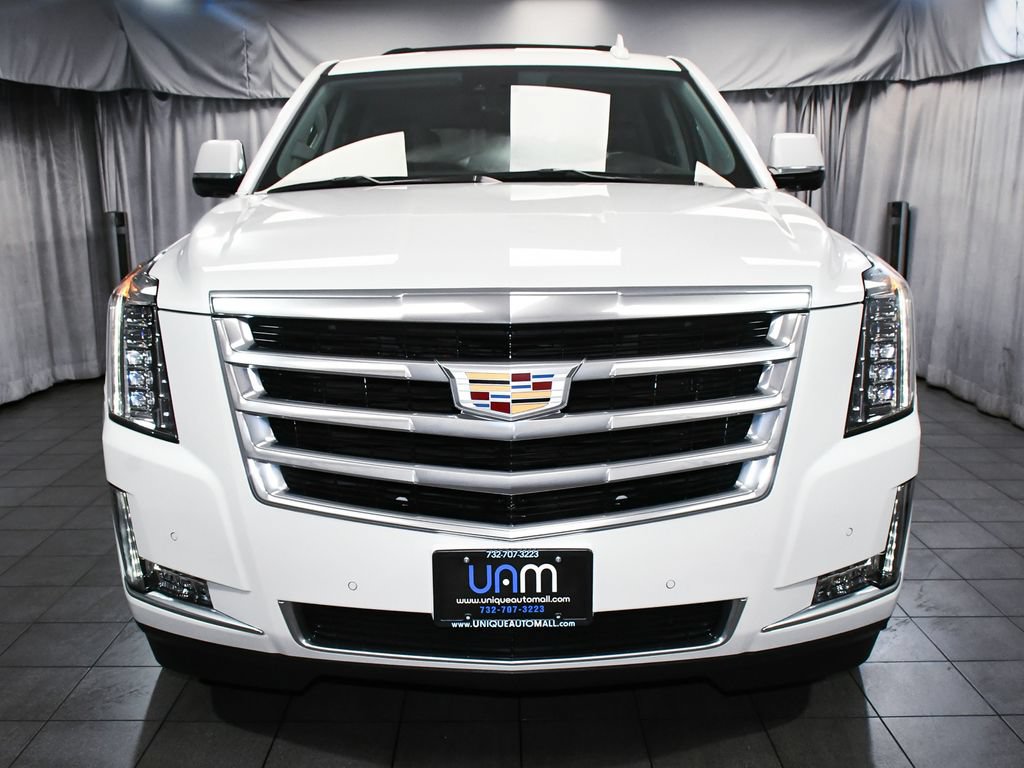 Used 2020 Cadillac Escalade Luxury AWD/4WD image 2