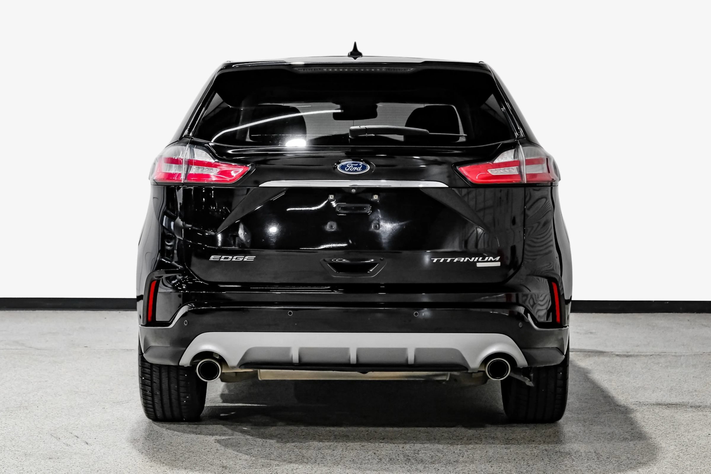 Used 2019 Ford Edge Titanium w/ Equipment Group 301A FWD image 7