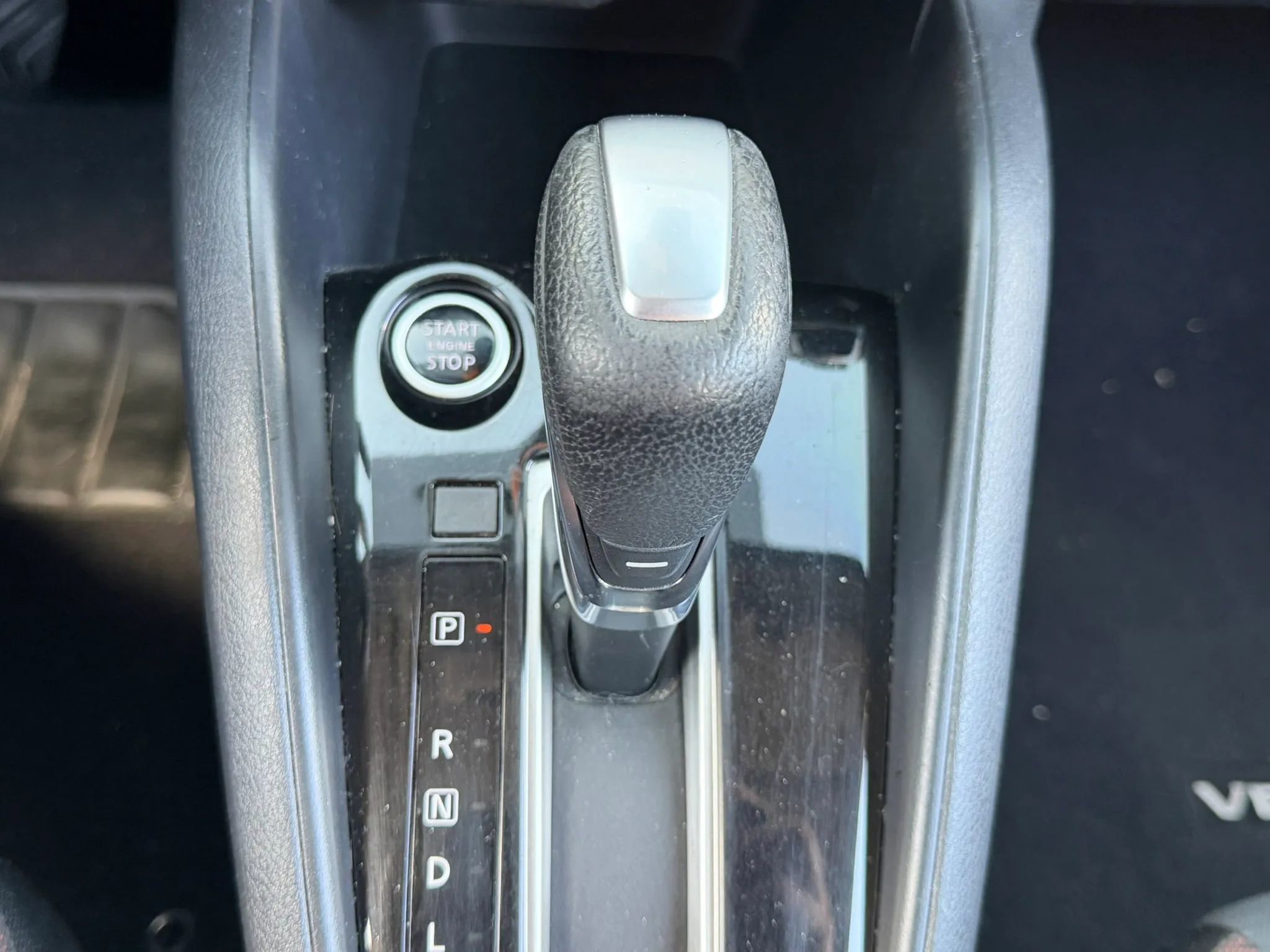 Used 2020 Nissan Versa SR FWD image 17
