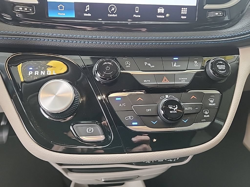 Used 2021 Chrysler Pacifica Touring FWD image 22