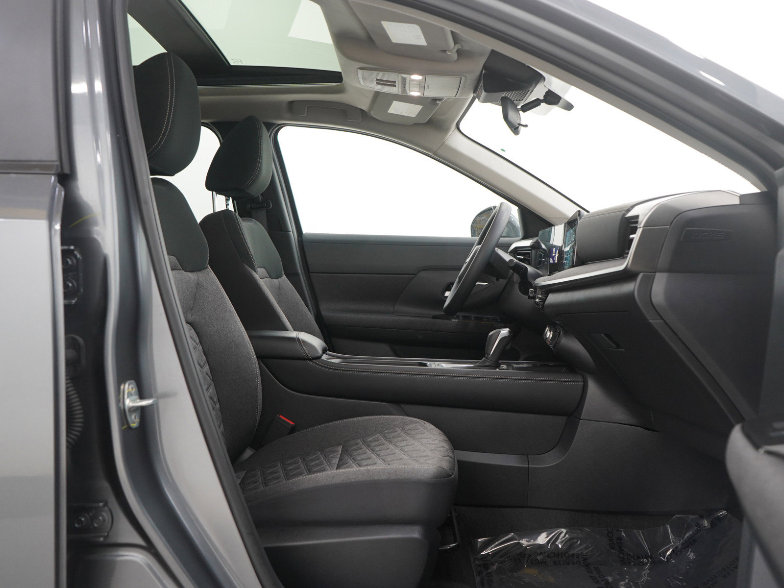 Used 2025 Nissan Kicks SV w/ SV Premium Package image 11