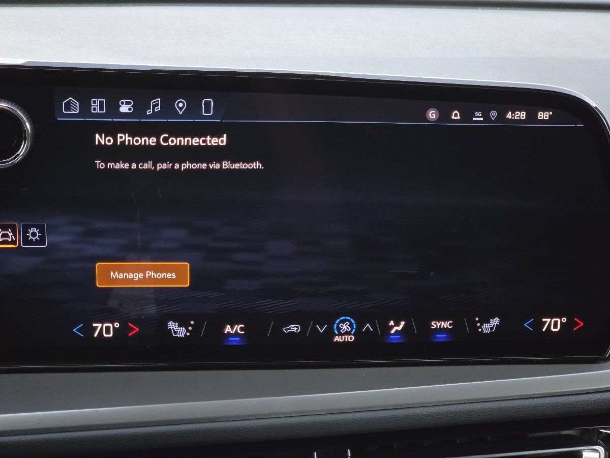 New 2027 Chevrolet Traverse LT w/ Sun and Wheel Package FWD image 7