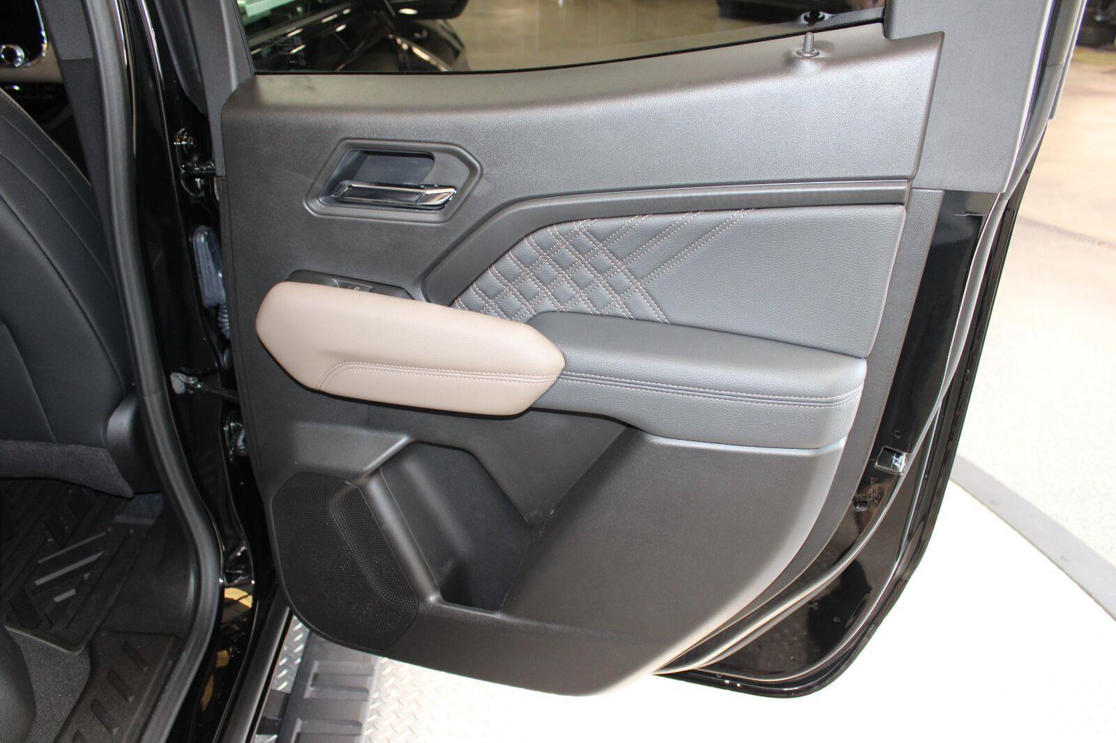 New 2026 GMC Canyon Denali w/ LPO, Denali Black Edition AWD/4WD image 19