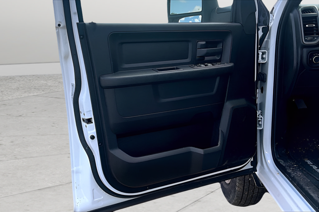 New 2024 RAM 3500 Tradesman w/ Chrome Appearance Group AWD/4WD image 13