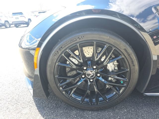 Used 2015 Chevrolet Corvette Z06 w/ 3LZ Preferred Equipment Group RWD image 12