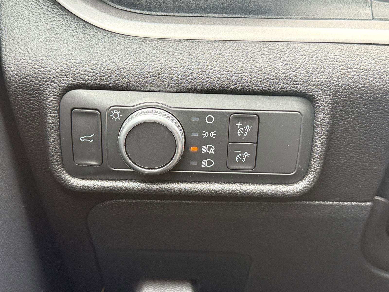 Used 2022 Ford Explorer XLT image 21