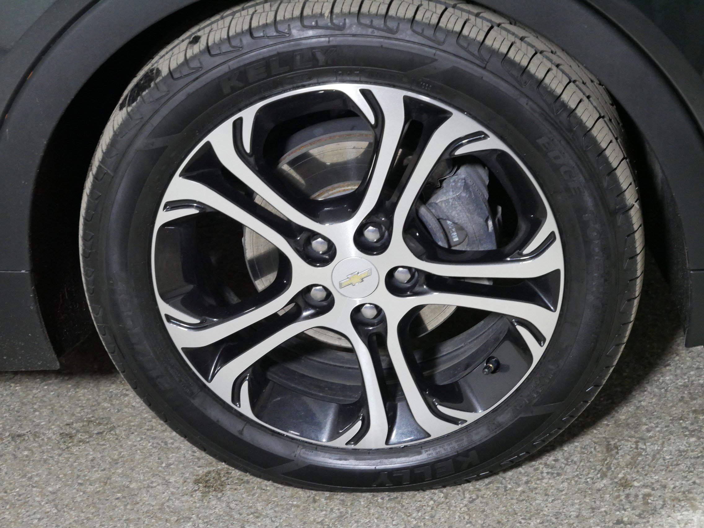 Used 2019 Chevrolet Bolt Premier w/ Infotainment Package image 15