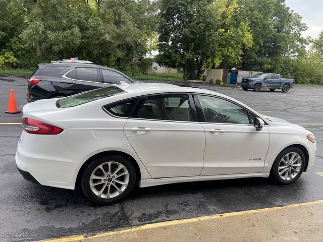 Used 2019 Ford Fusion SE FWD image 4