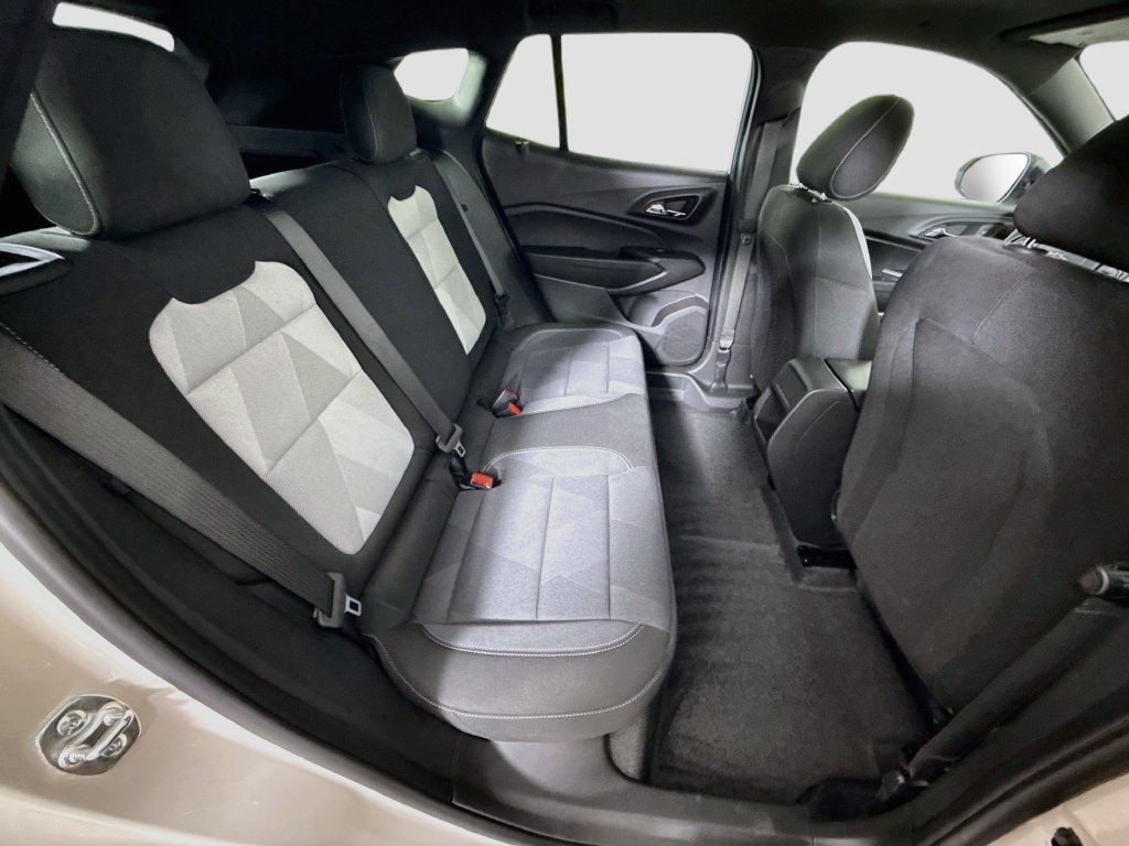 Used 2026 Chevrolet Trax RS w/ Sunroof Package FWD image 26