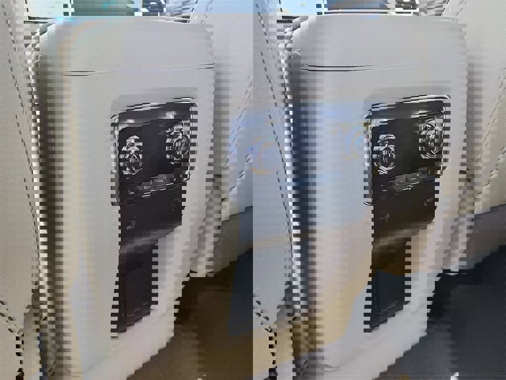 Used 2022 GMC Yukon Denali w/ Advanced Technology Package image 22