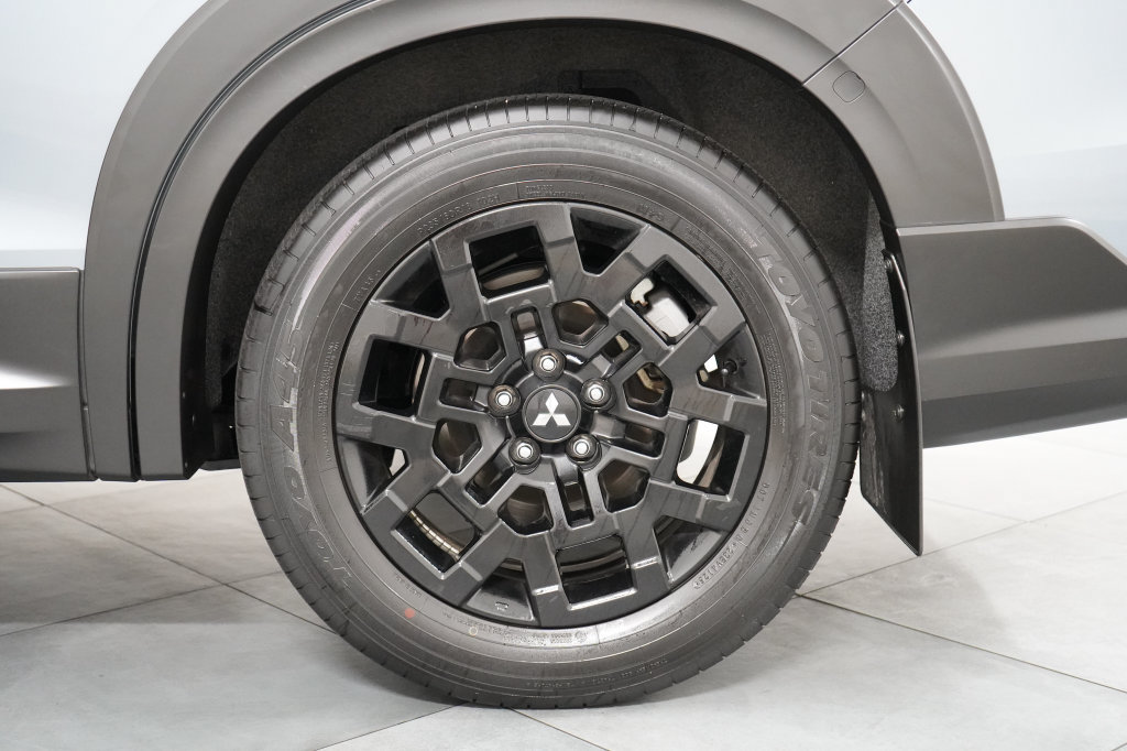 Used 2026 Mitsubishi Outlander AWD image 34