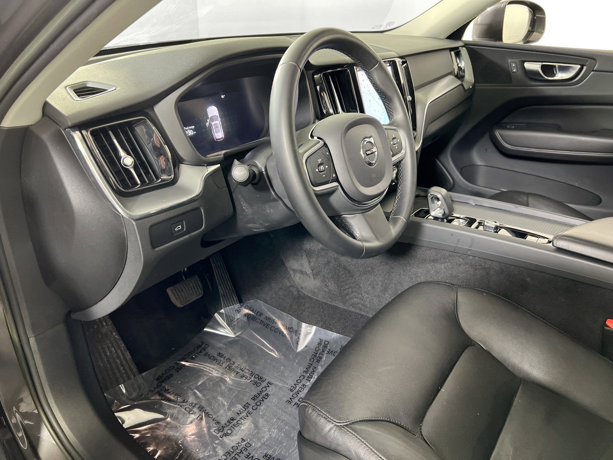 Used 2023 Volvo XC60 B5 Core w/ Protection Package Premier image 9