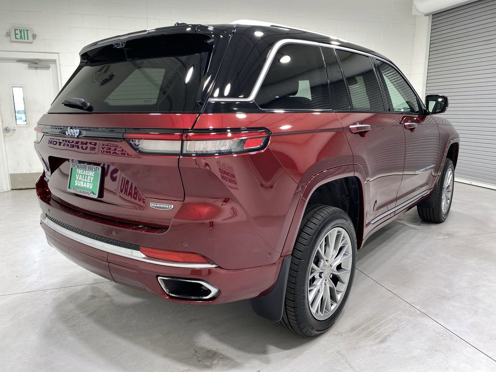 Used 2022 Jeep Grand Cherokee Summit w/ Advanced Protech Group IV AWD/4WD image 8