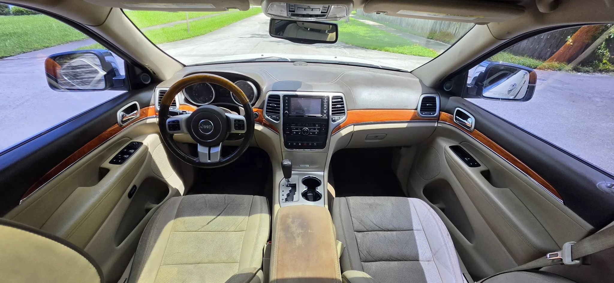 Used 2012 Jeep Grand Cherokee Overland AWD/4WD image 9