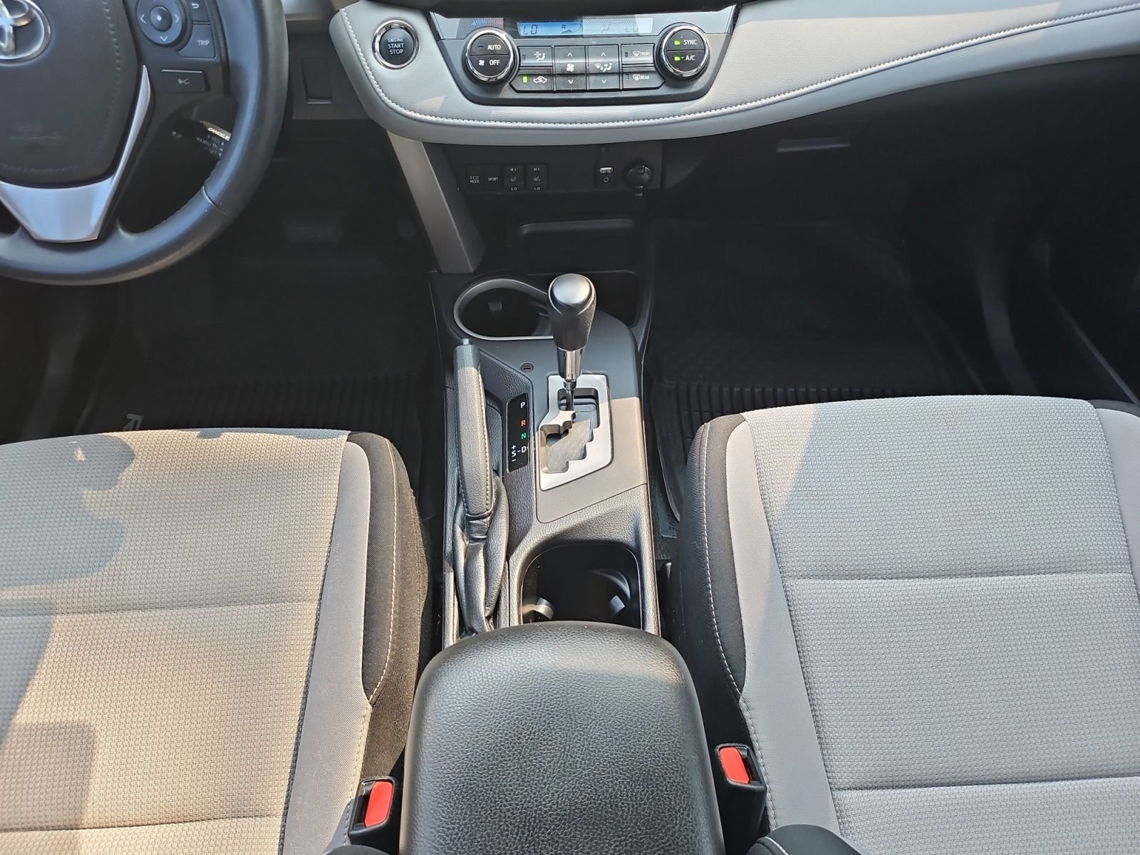 Used 2018 Toyota RAV4 XLE AWD/4WD image 30