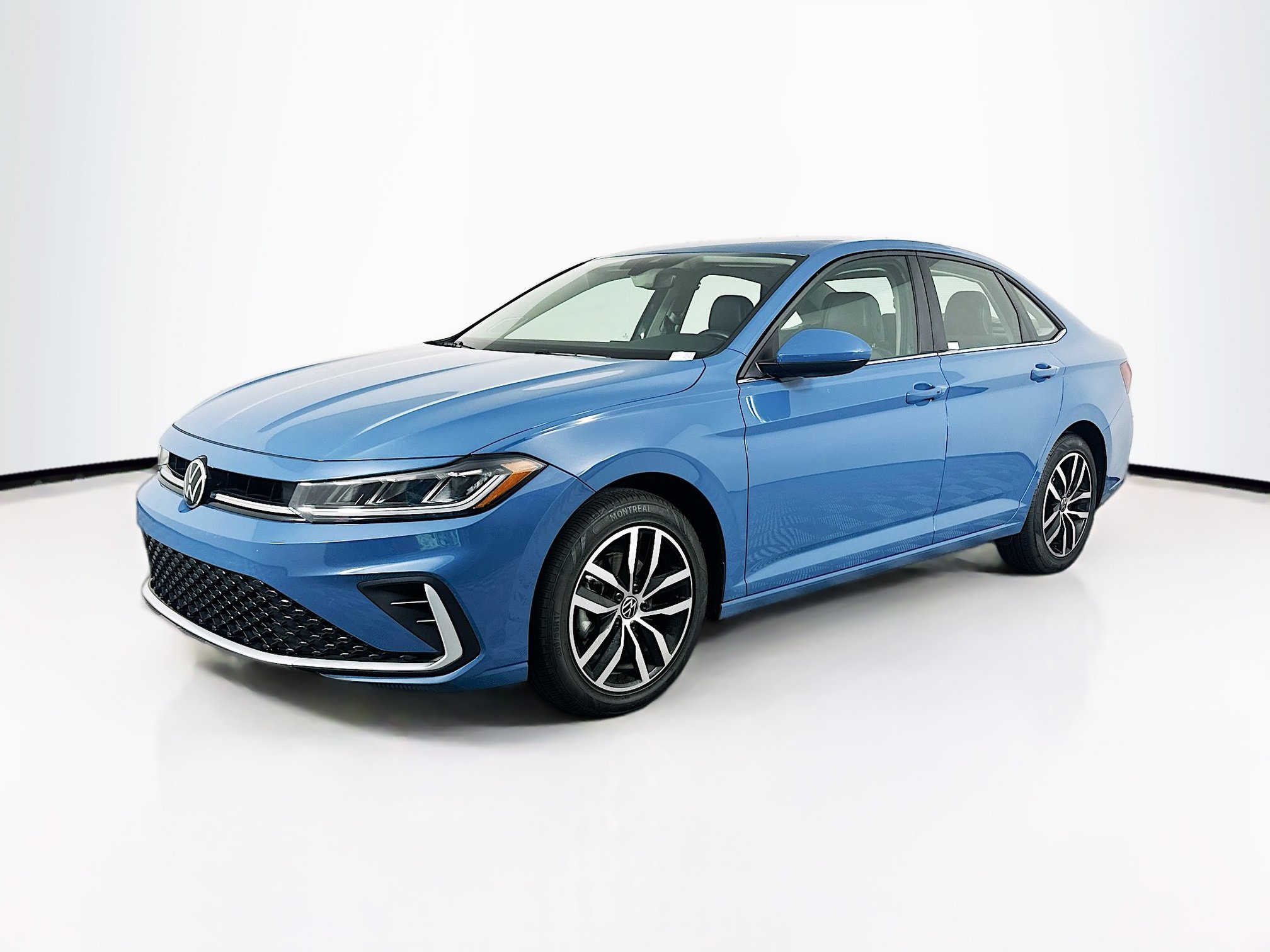 Used 2025 Volkswagen Jetta SE FWD image 3