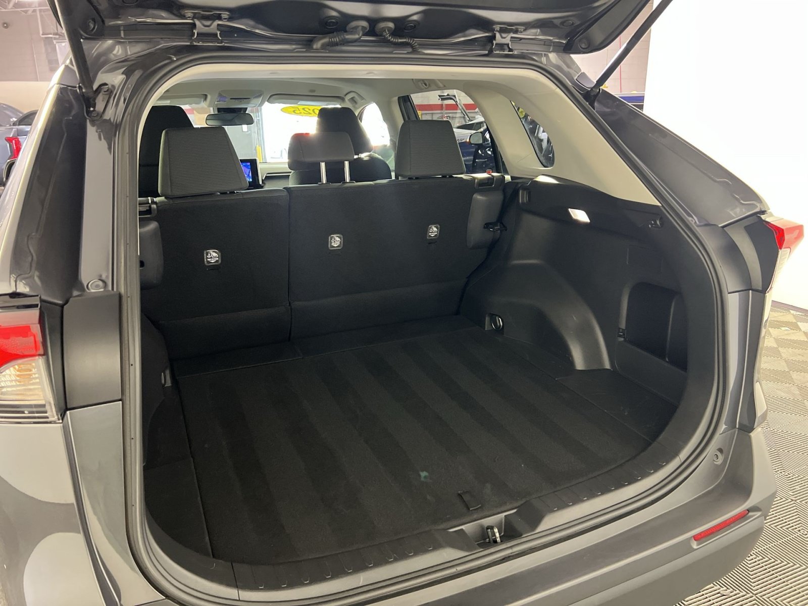 Used 2025 Toyota RAV4 LE AWD/4WD image 26