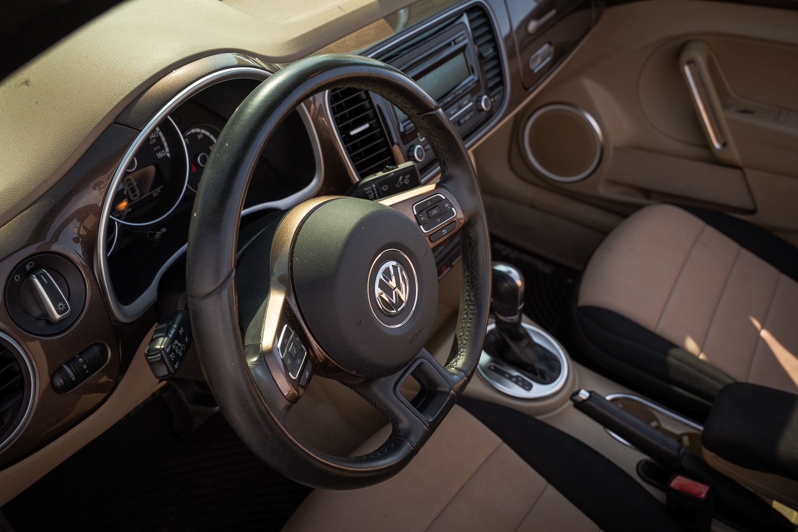 Used 2014 Volkswagen Beetle 1.8T FWD image 38