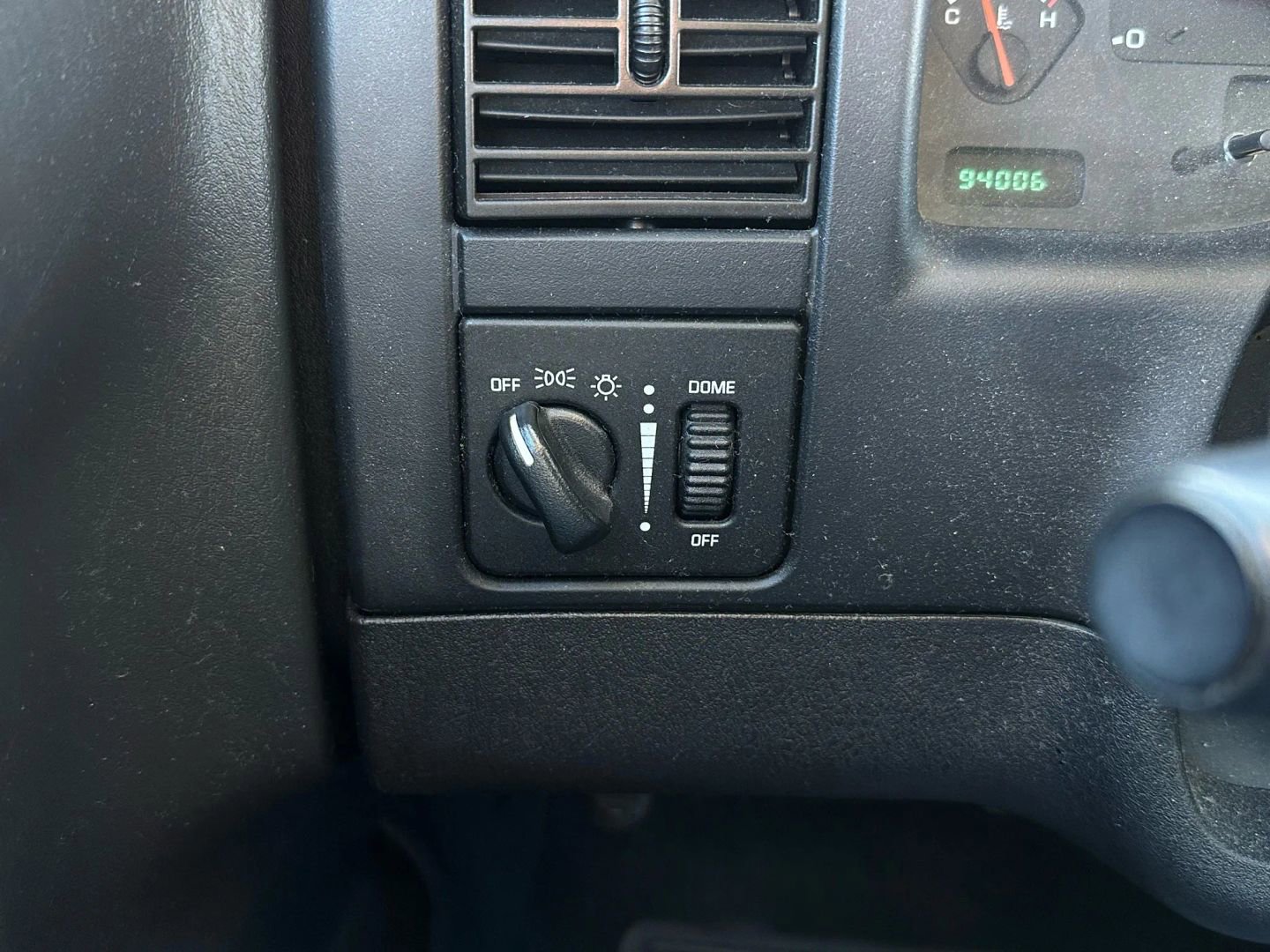 Used 2004 Dodge Dakota 2WD Club Cab w/ Tire & Handling Group image 21