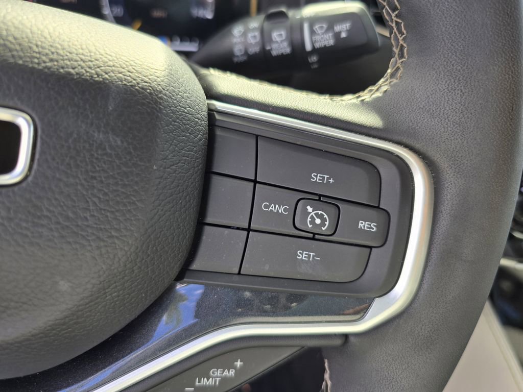 Used 2024 Jeep Wagoneer 2WD image 23