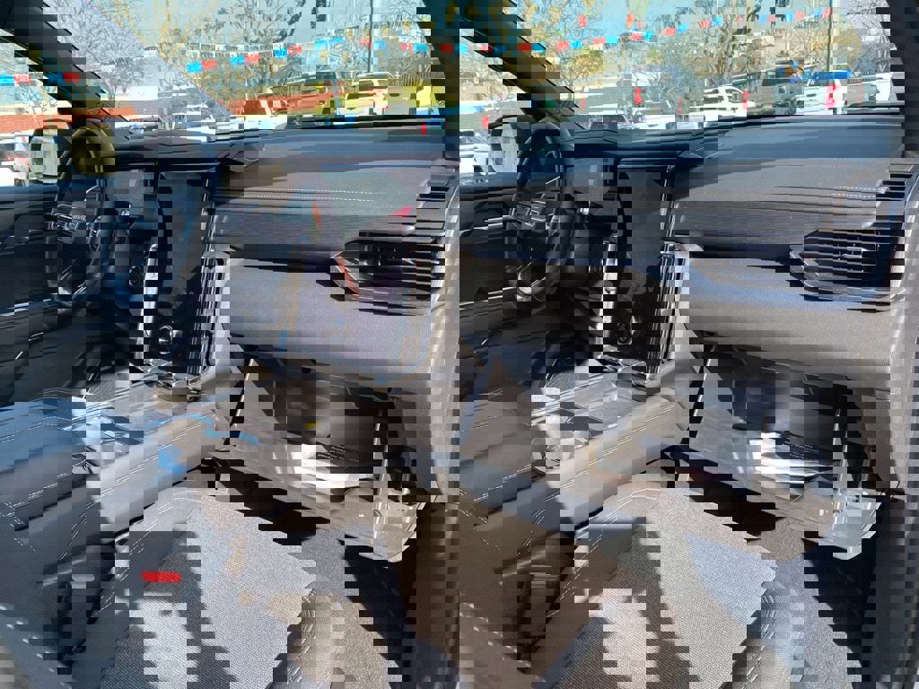 Used 2025 GMC Acadia Elevation image 26