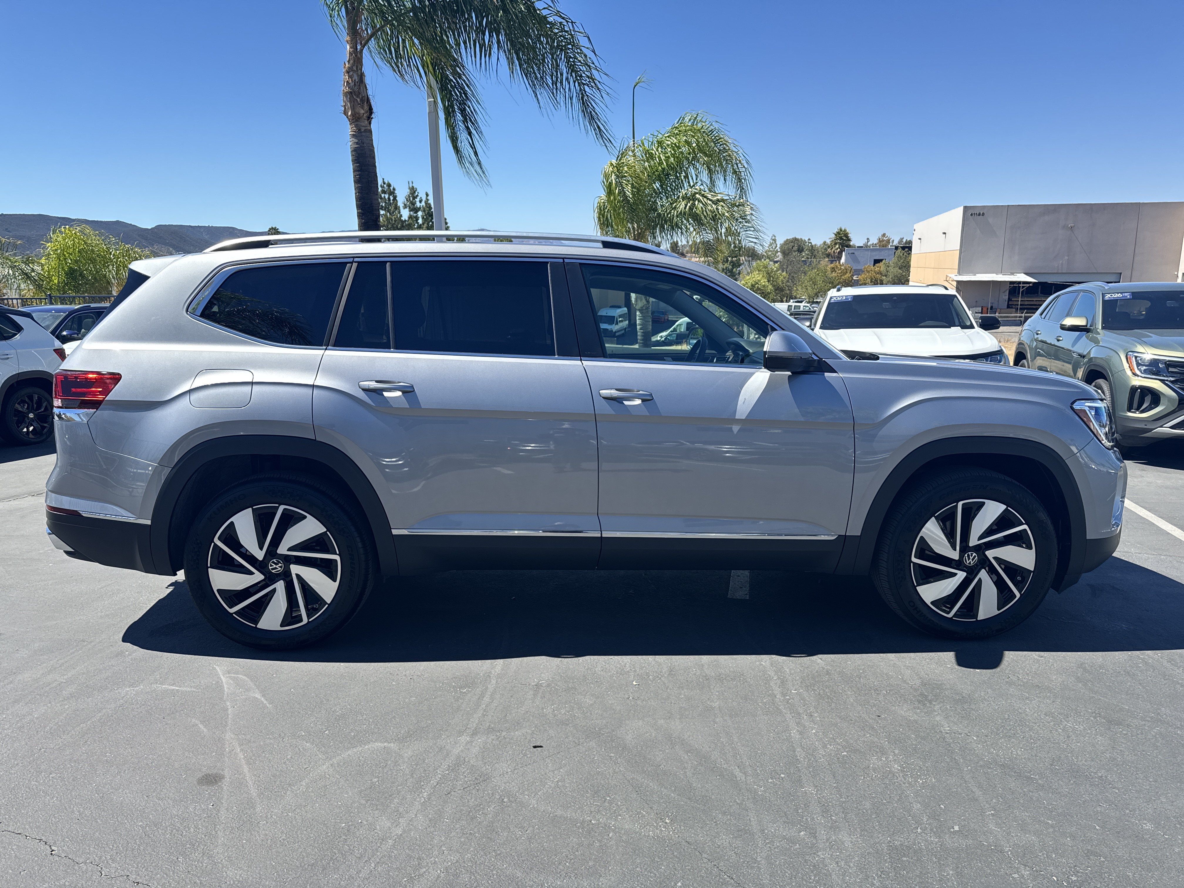 Used 2025 Volkswagen Atlas SEL AWD/4WD image 10