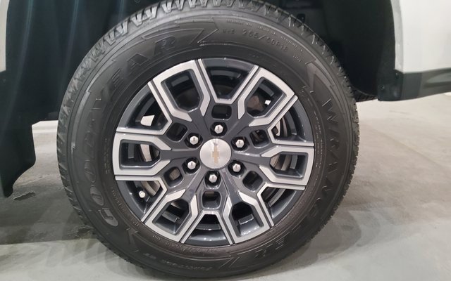 Used 2024 Chevrolet Colorado LT w/ LT Convenience Package III image 39