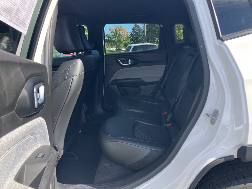Used 2025 Jeep Compass Latitude AWD/4WD image 26