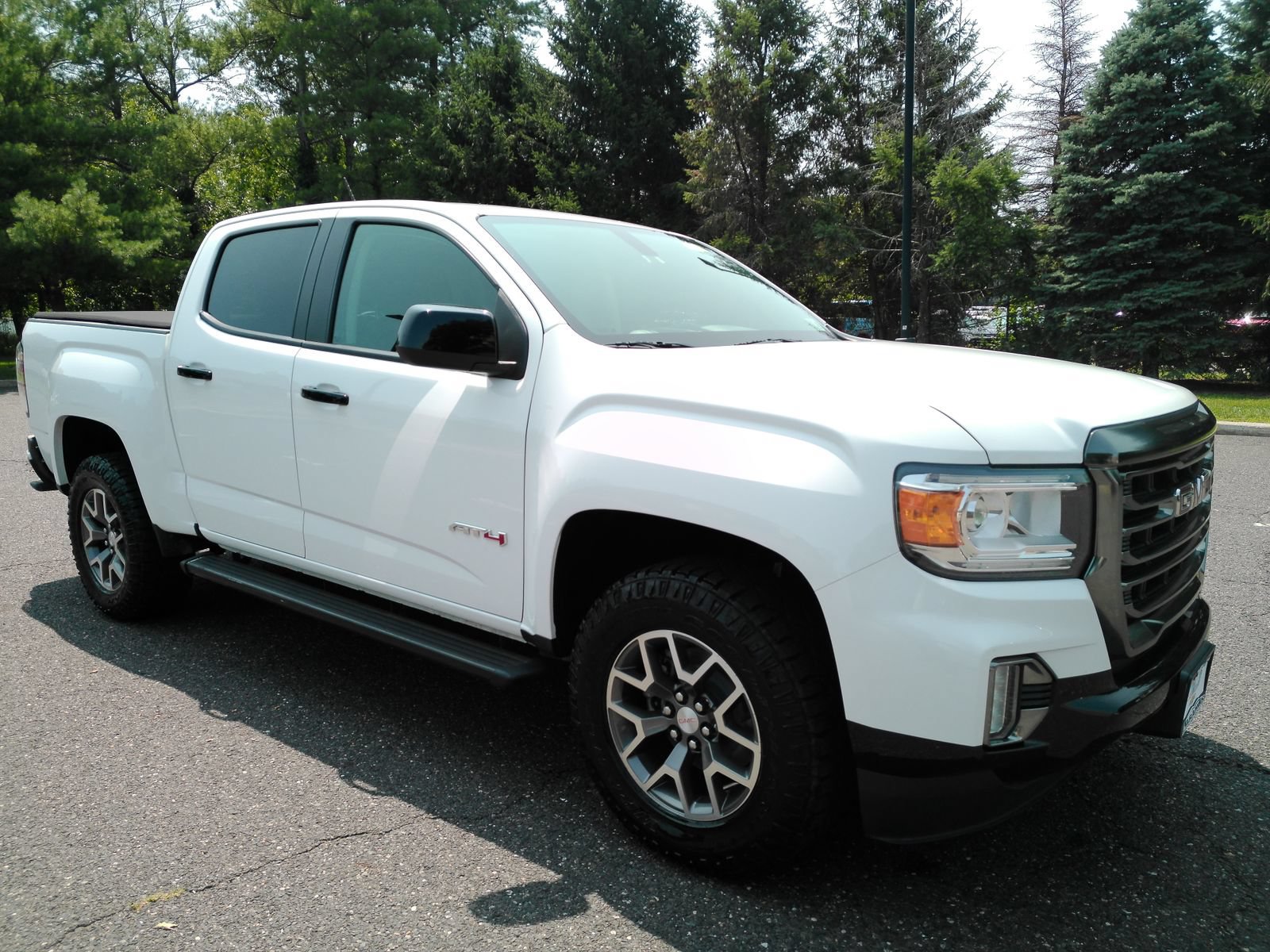Certified 2022 GMC Canyon AT4 w/ Trailering Package AWD/4WD image 2