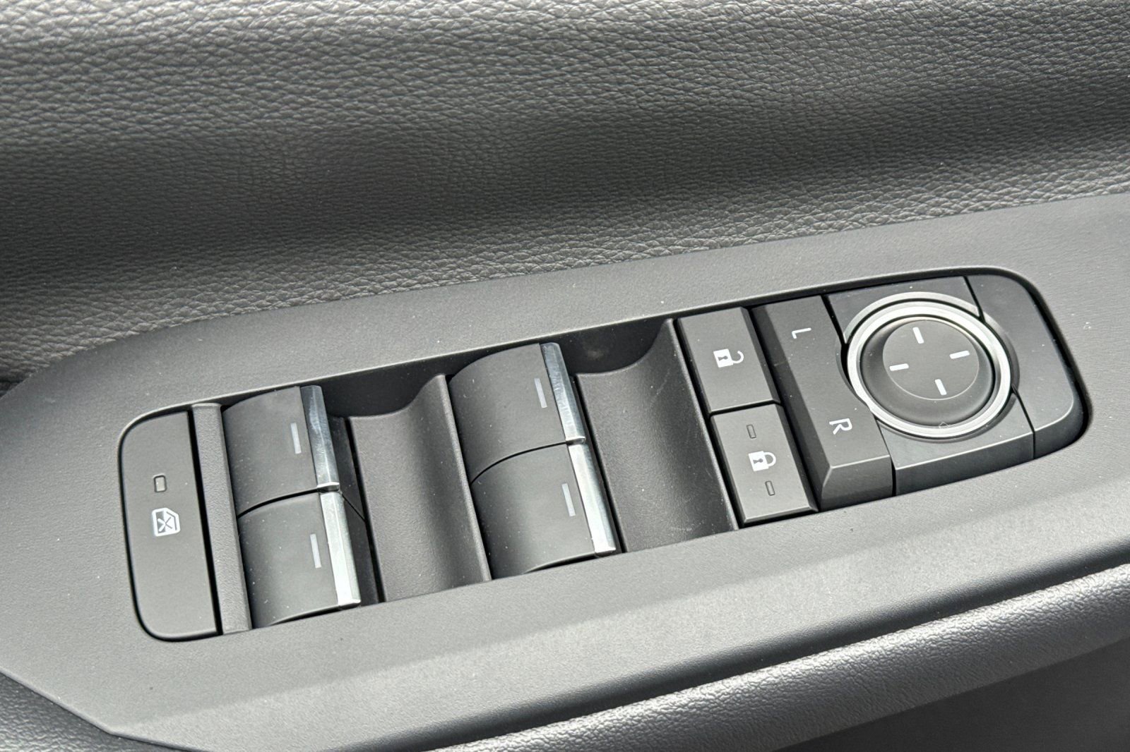 New 2026 Toyota Prius Plug-In Hybrid FWD image 14