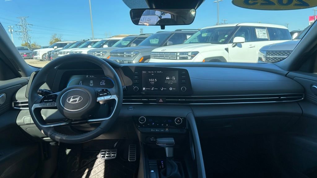 Used 2025 Hyundai Elantra Sport image 19
