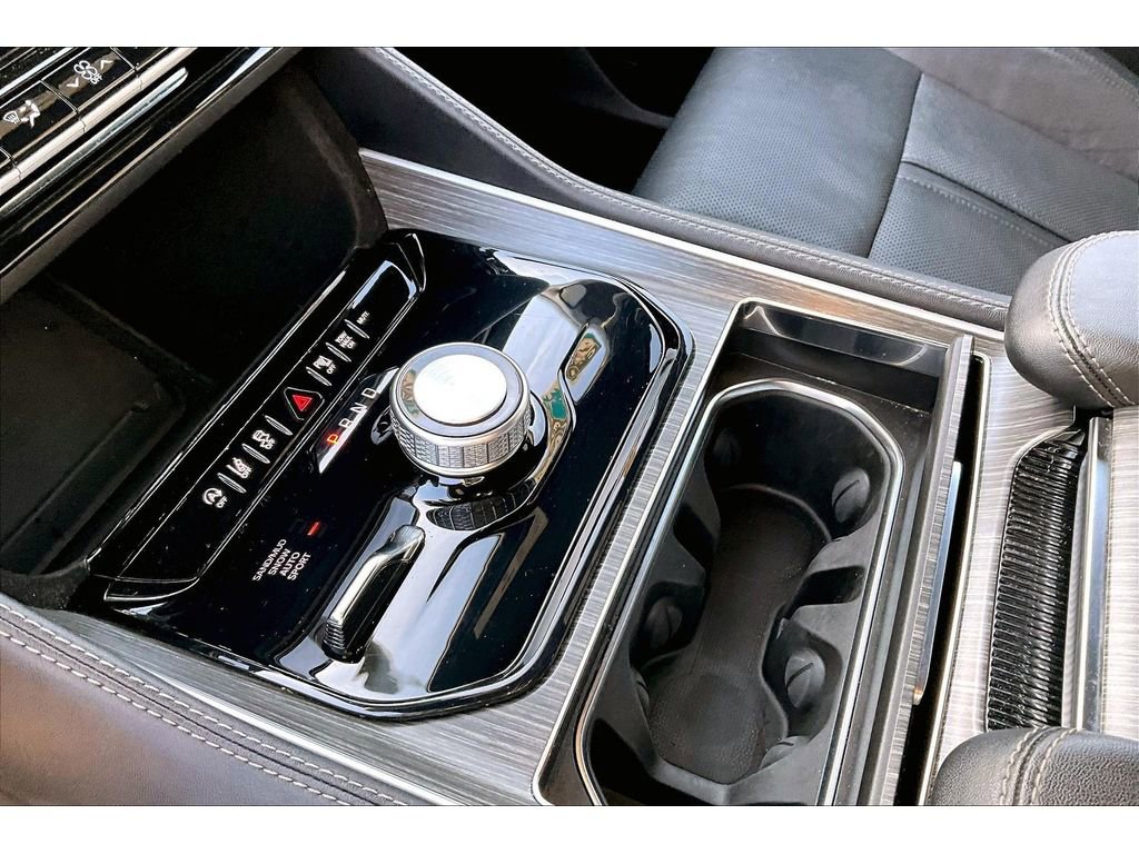 Certified 2024 Jeep Wagoneer L Series II w/ Flexible Seating Group image 16