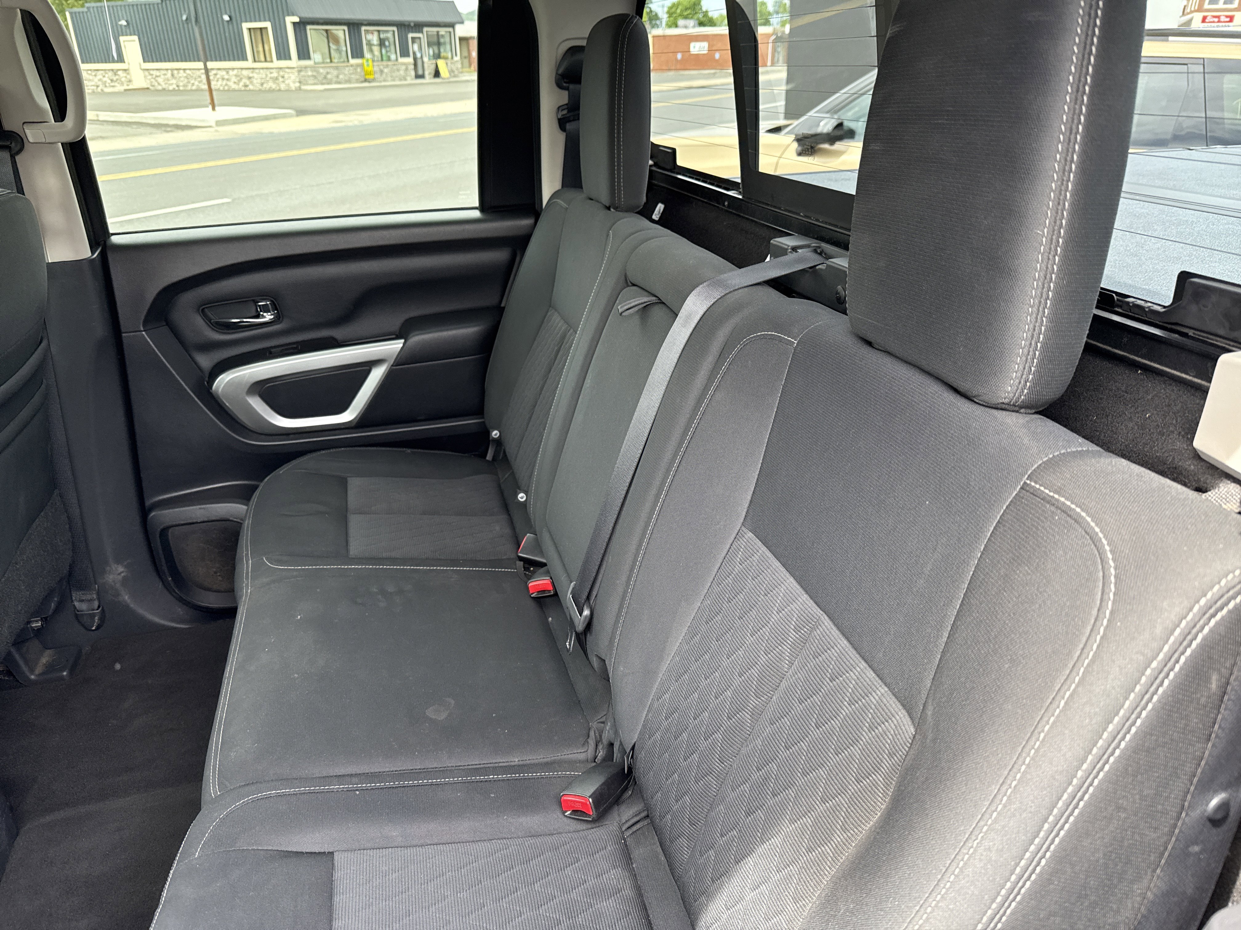 Used 2018 Nissan Titan SV w/ SV Convenience Package AWD/4WD image 13