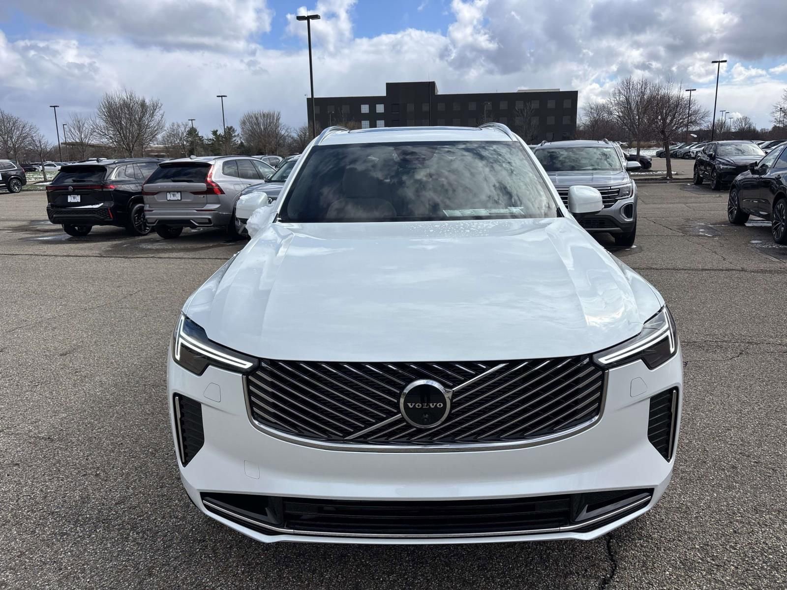 New 2026 Volvo XC90 T8 Plus w/ Protection Package Premier AWD/4WD image 2
