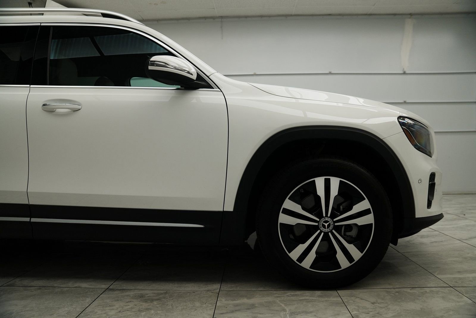 Used 2025 Mercedes-Benz GLB 250 4MATIC image 13