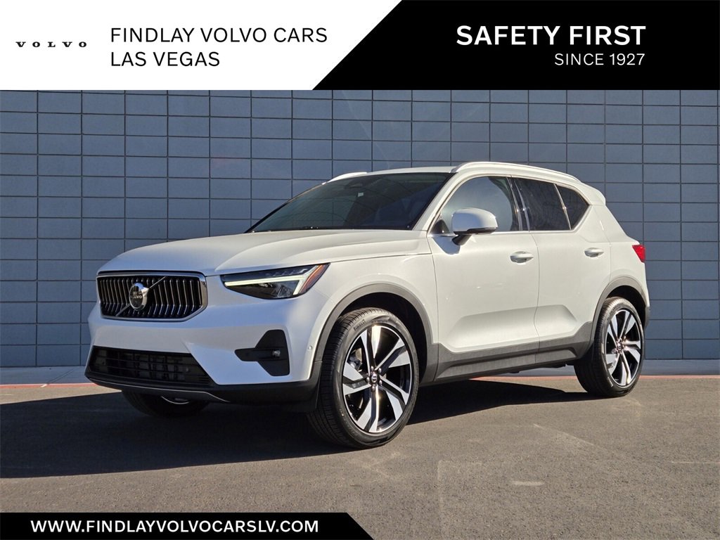 New 2025 Volvo XC40 B5 Plus w/ Climate Package