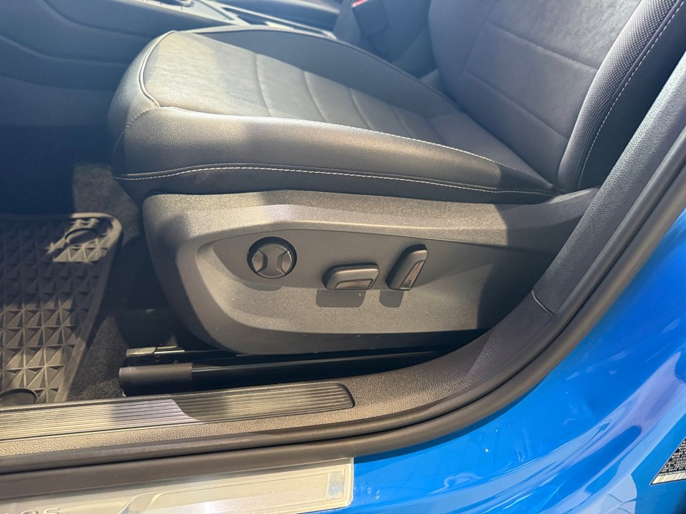 Certified 2022 Volkswagen Taos SE w/ Panoramic Sunroof Package image 34