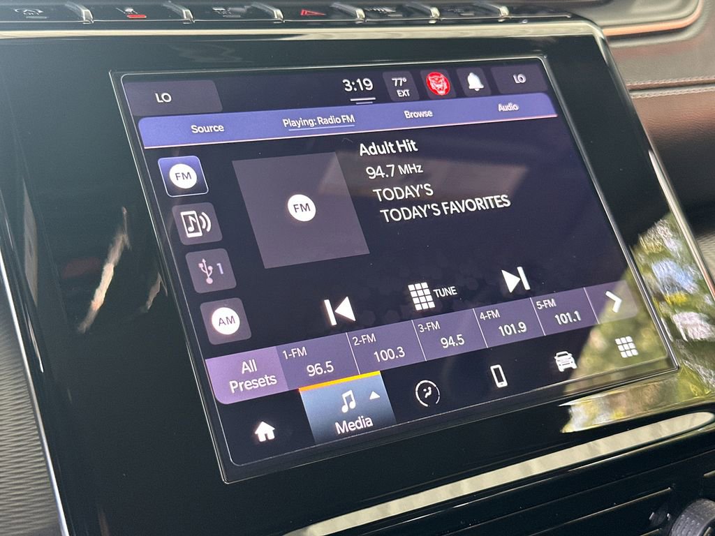 Used 2025 Jeep Grand Cherokee Laredo w/ Trailer Tow Package image 9