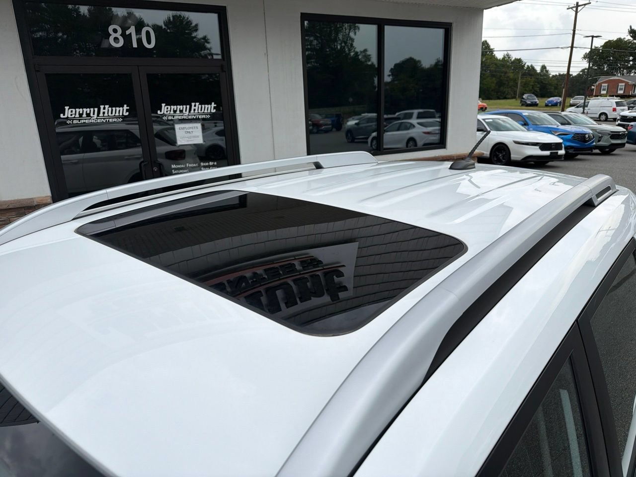 Used 2025 Hyundai Venue SEL FWD image 14