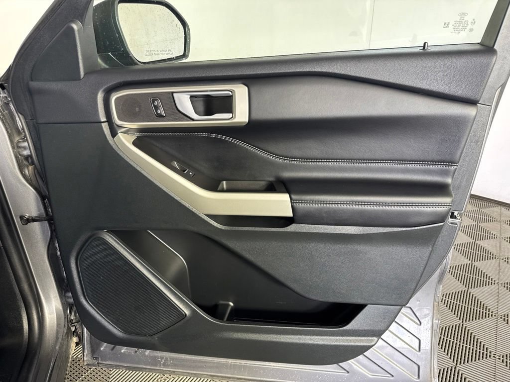 Used 2023 Ford Explorer XLT w/ Equipment Group 202A AWD/4WD image 44