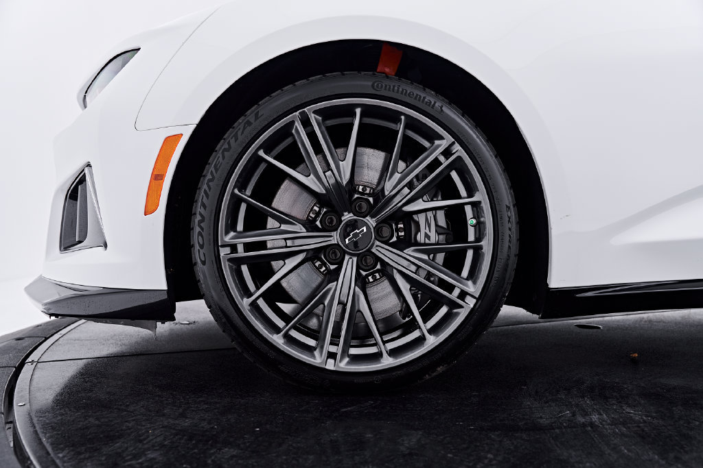Used 2021 Chevrolet Camaro ZL1 RWD image 3
