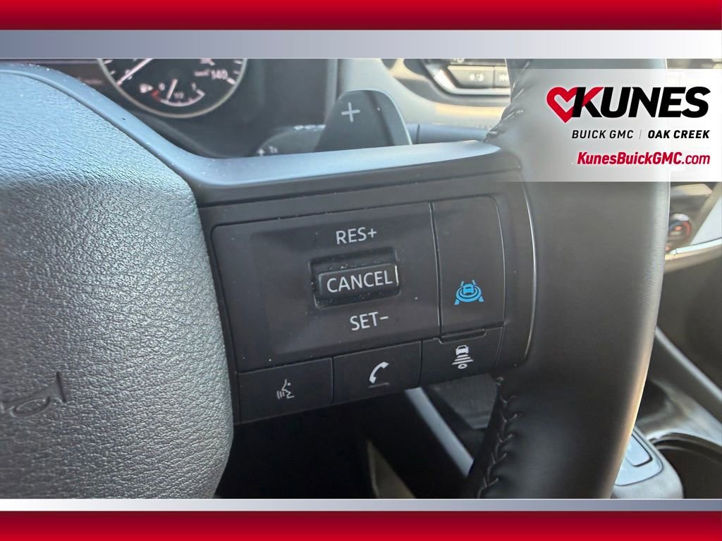 Used 2025 Nissan Rogue SV AWD/4WD image 19