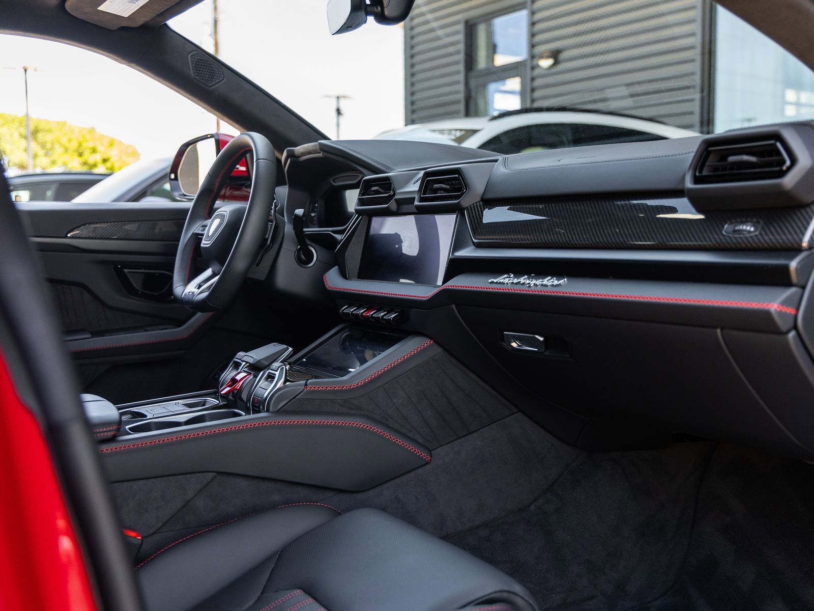 Used 2026 Lamborghini Urus SE image 47