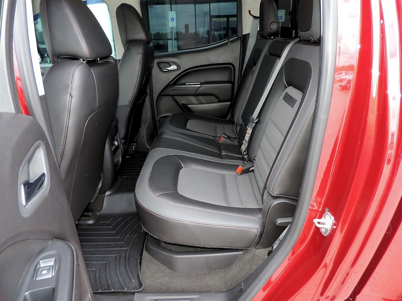 Used 2017 GMC Canyon SLE w/ All Terrain Package AWD/4WD image 19