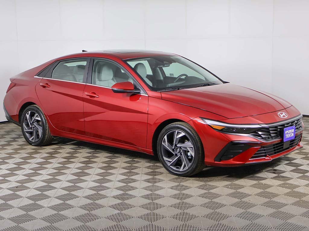 Certified 2025 Hyundai Elantra Limited image 2