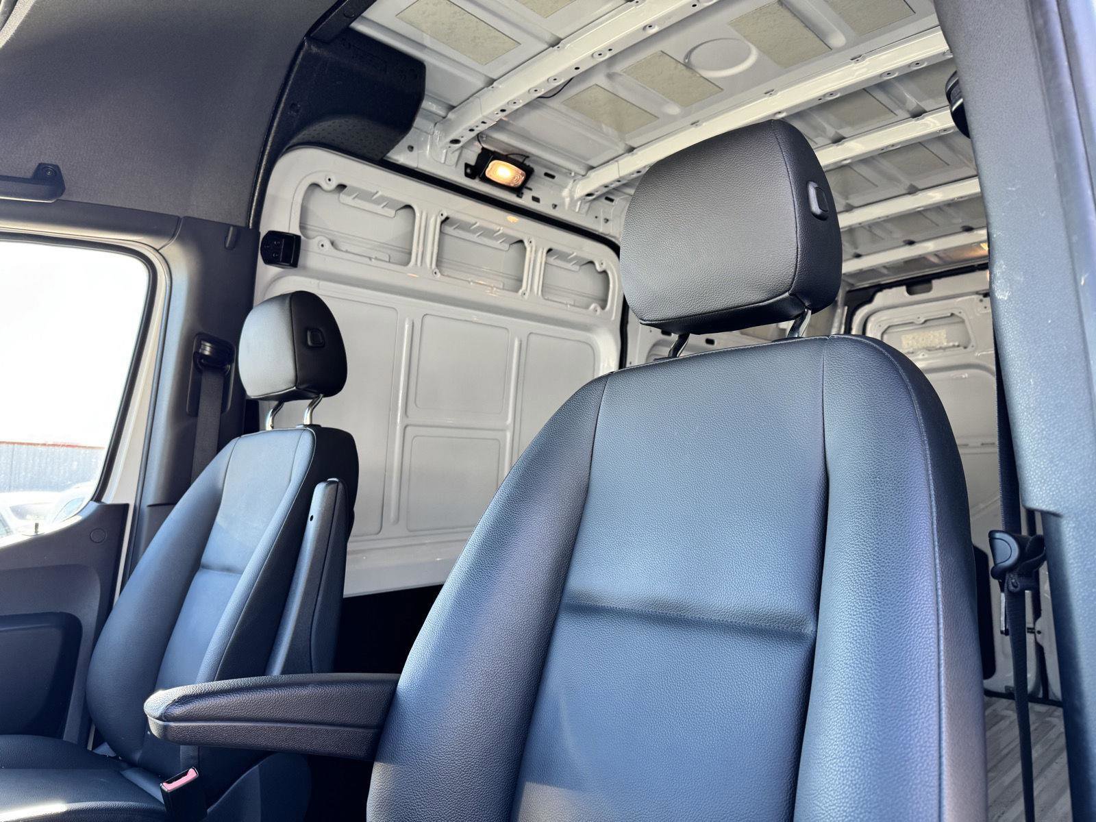 Used 2025 Mercedes-Benz Sprinter 2500 image 16