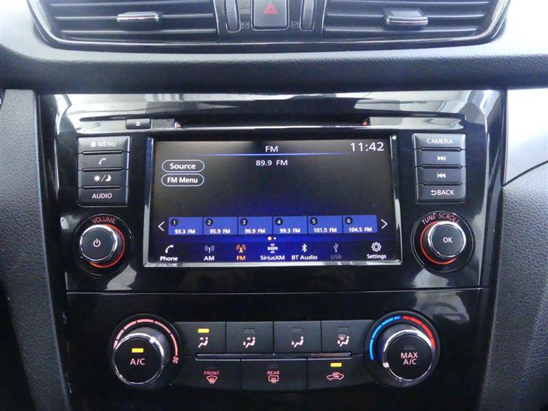 Used 2021 Nissan Rogue Sport S image 12