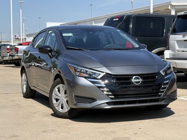 Used 2025 Nissan Versa S FWD image 2