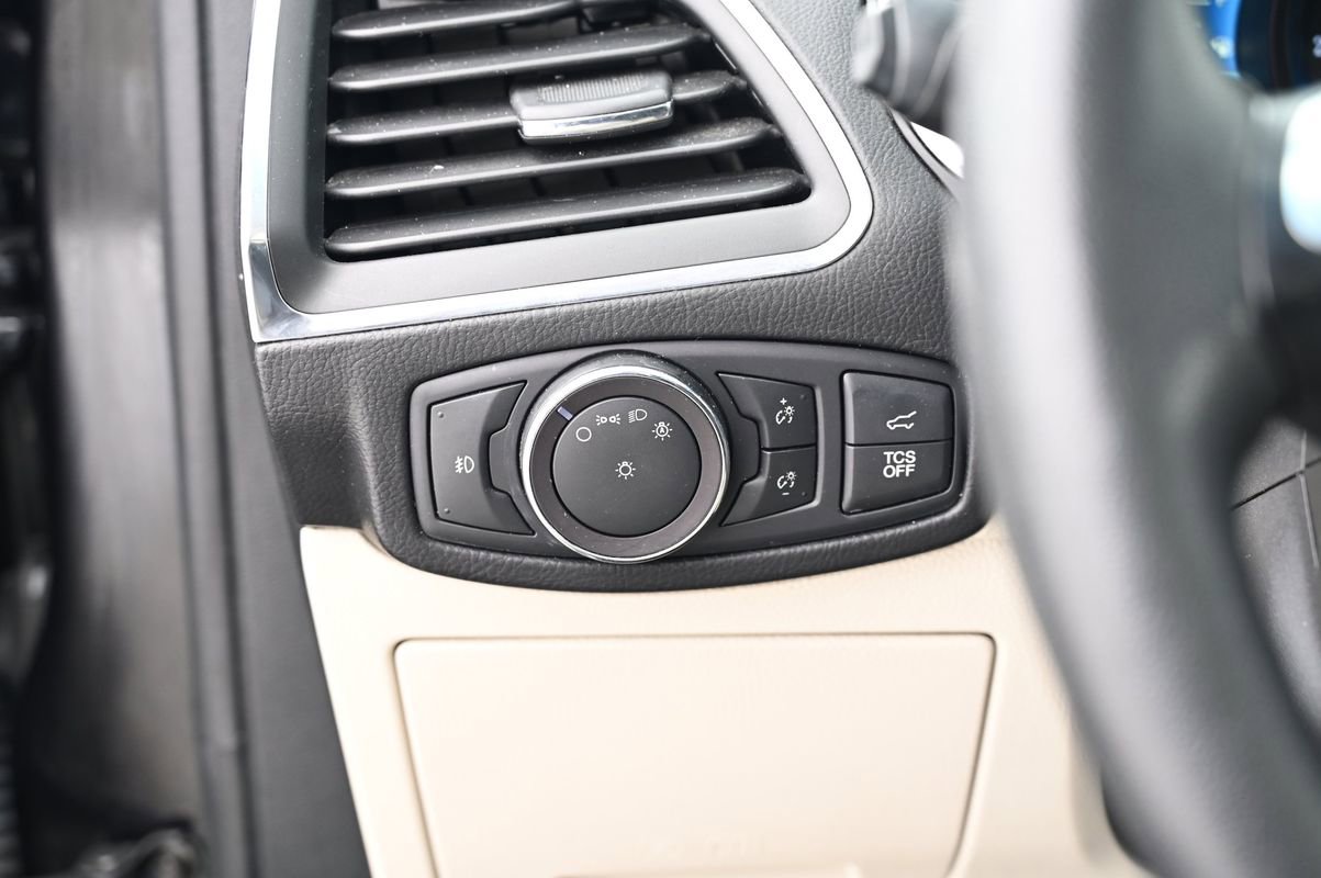 Used 2019 Ford Edge Titanium w/ Cold Weather Package image 23