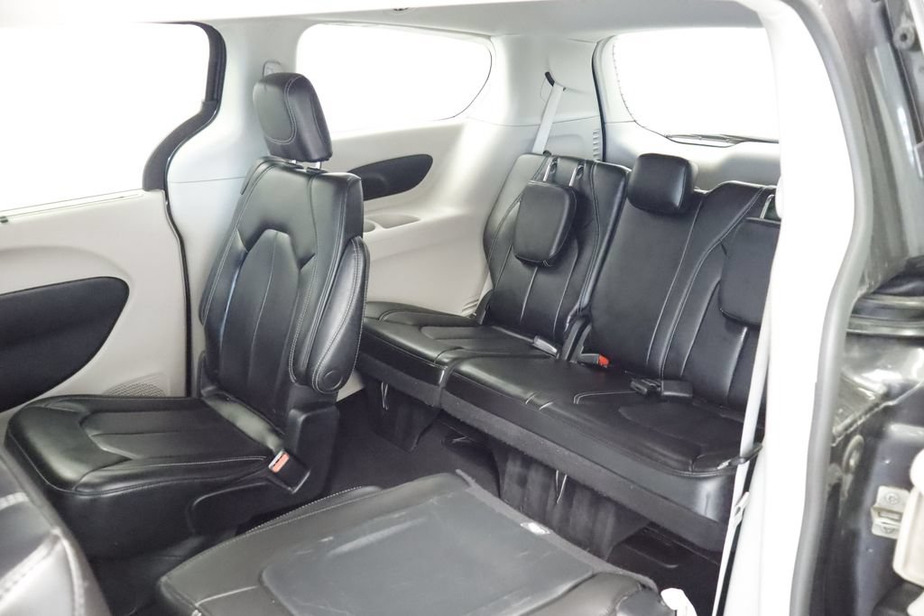 Certified 2023 Chrysler Pacifica Touring-L FWD image 18